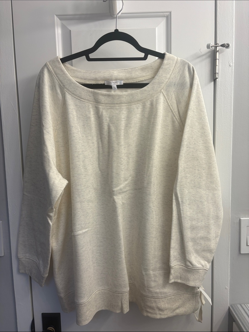 Cozy Women's Cream Pullover Sweatshirt
